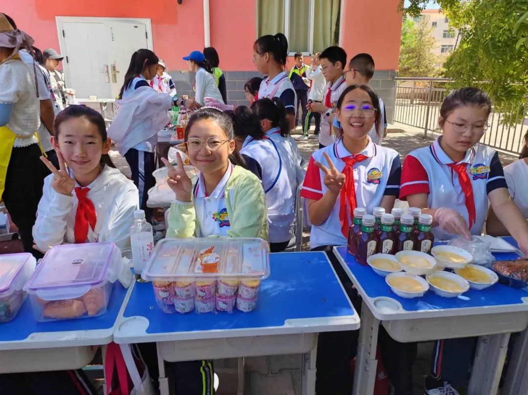 阿拉善左旗第二实验小学 “红领巾 爱祖国”六一儿童节系列活动——— 跳蚤市场&美食嘉年华 第24张