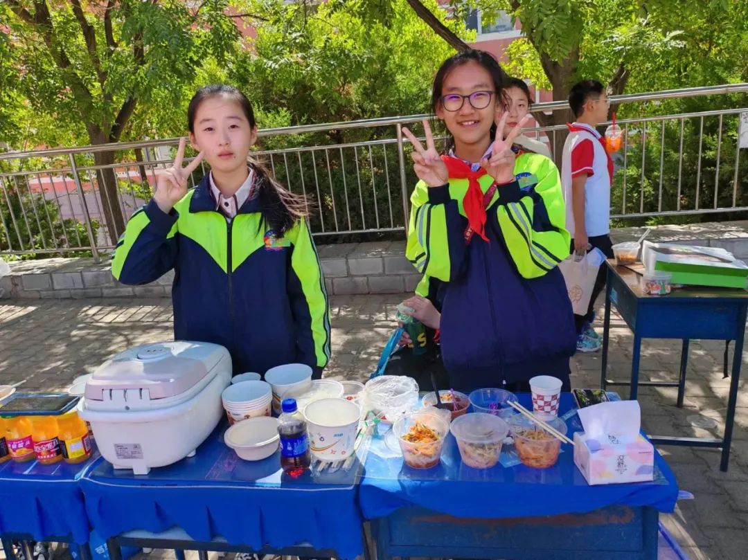 阿拉善左旗第二实验小学 “红领巾 爱祖国”六一儿童节系列活动——— 跳蚤市场&美食嘉年华 第25张