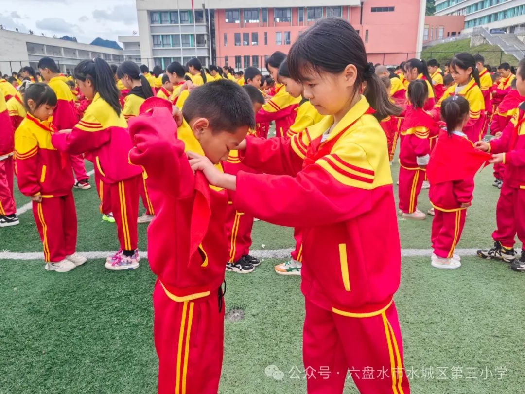 少年有梦  领巾飞扬--水城区第三小学新队员入队仪式 第10张