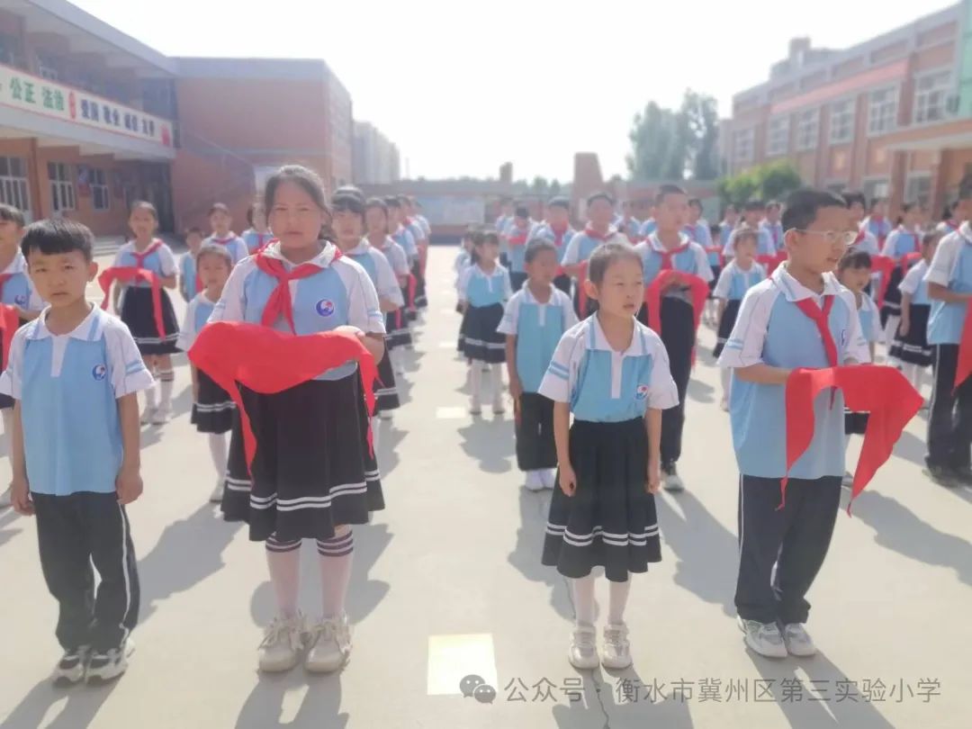 冀州区第三实验小学举行“红领巾爱祖国,争做新时代好队员”一年级入队仪式 第2张