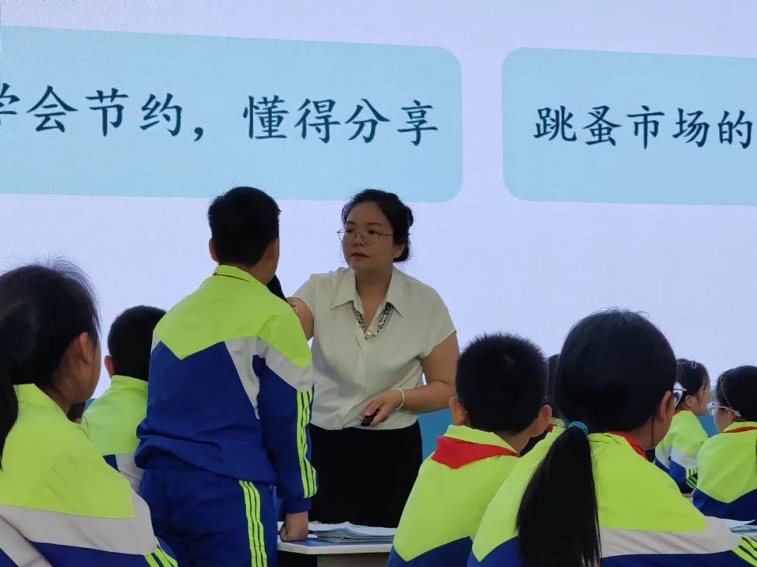 凤阳县沈珺小学语文名师工作室参加凤阳县“聚焦关键问题 共研复习策略”六年级语文复习研讨活动 第7张