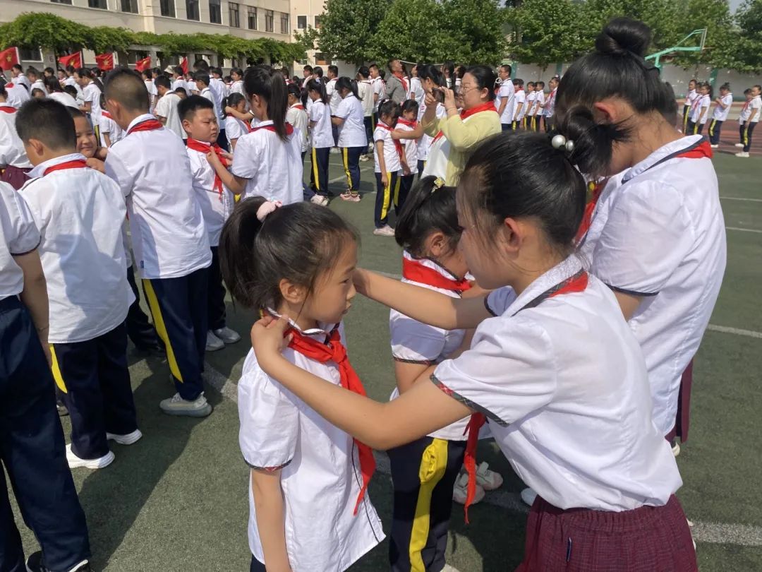 三十里堡小学(一小校区)“童心筑梦  共绘未来”主题大队会暨庆六一百米共绘活动 第14张