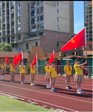 红领巾爱祖国——景德镇市第五小学少先队新队员入队仪式 第2张