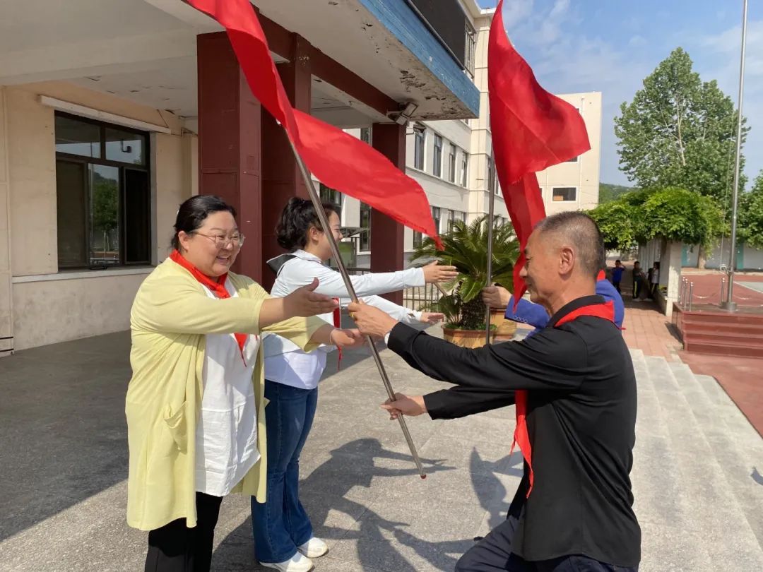 三十里堡小学(一小校区)“童心筑梦  共绘未来”主题大队会暨庆六一百米共绘活动 第22张