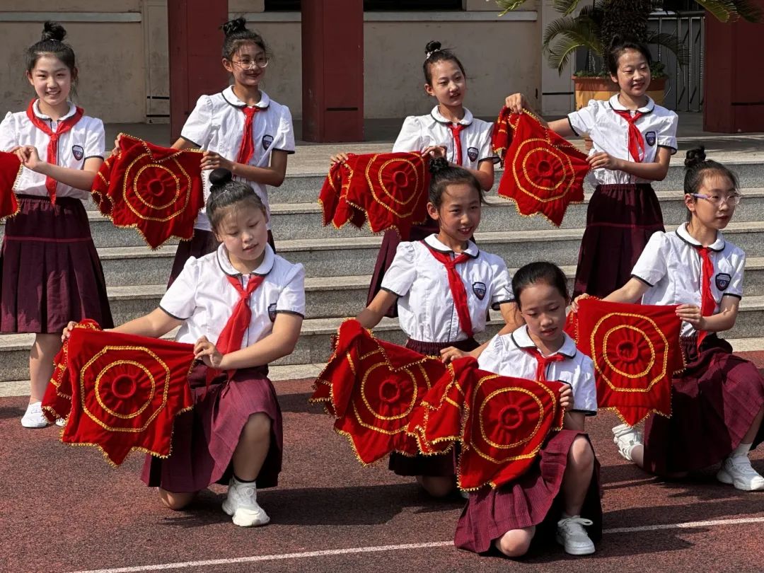 三十里堡小学(一小校区)“童心筑梦  共绘未来”主题大队会暨庆六一百米共绘活动 第37张