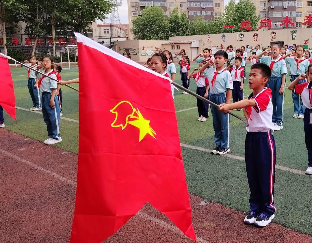 红领巾爱祖国——张店区潘南小学北校区少先队新队员入队仪式 第31张