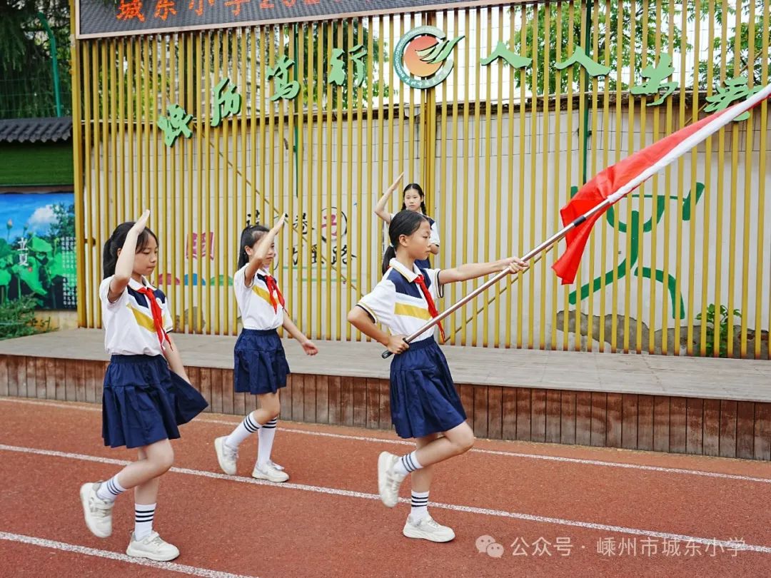 【城东小学·少先队】红领巾爱祖国  争做时代好队友——城东小学一年级分批入队仪式 第27张