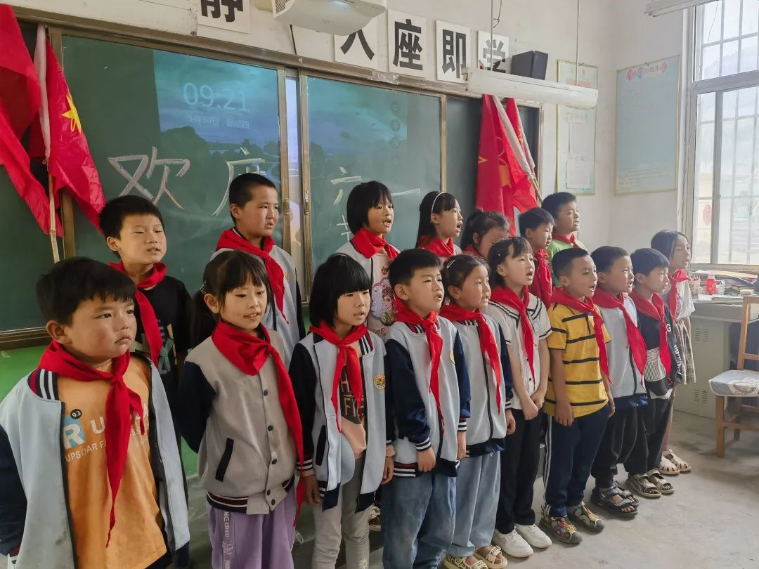 【红领巾爱祖国】2024年平邑县英光小学少先队庆“六一”暨分批入队仪式 第2张