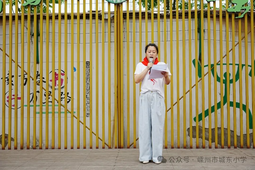 【城东小学·少先队】红领巾爱祖国  争做时代好队友——城东小学一年级分批入队仪式 第9张