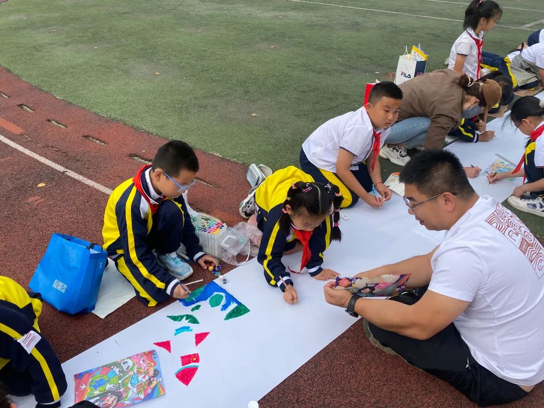 三十里堡小学(一小校区)“童心筑梦  共绘未来”主题大队会暨庆六一百米共绘活动 第61张