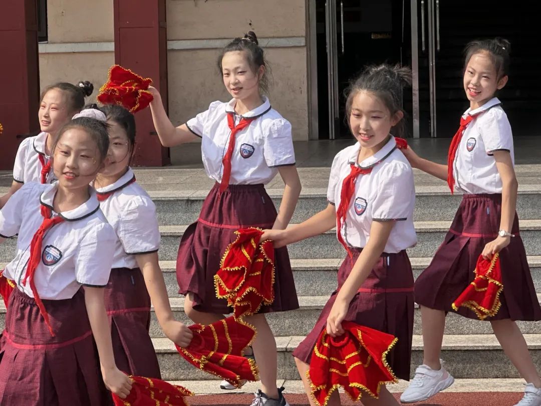 三十里堡小学(一小校区)“童心筑梦  共绘未来”主题大队会暨庆六一百米共绘活动 第38张