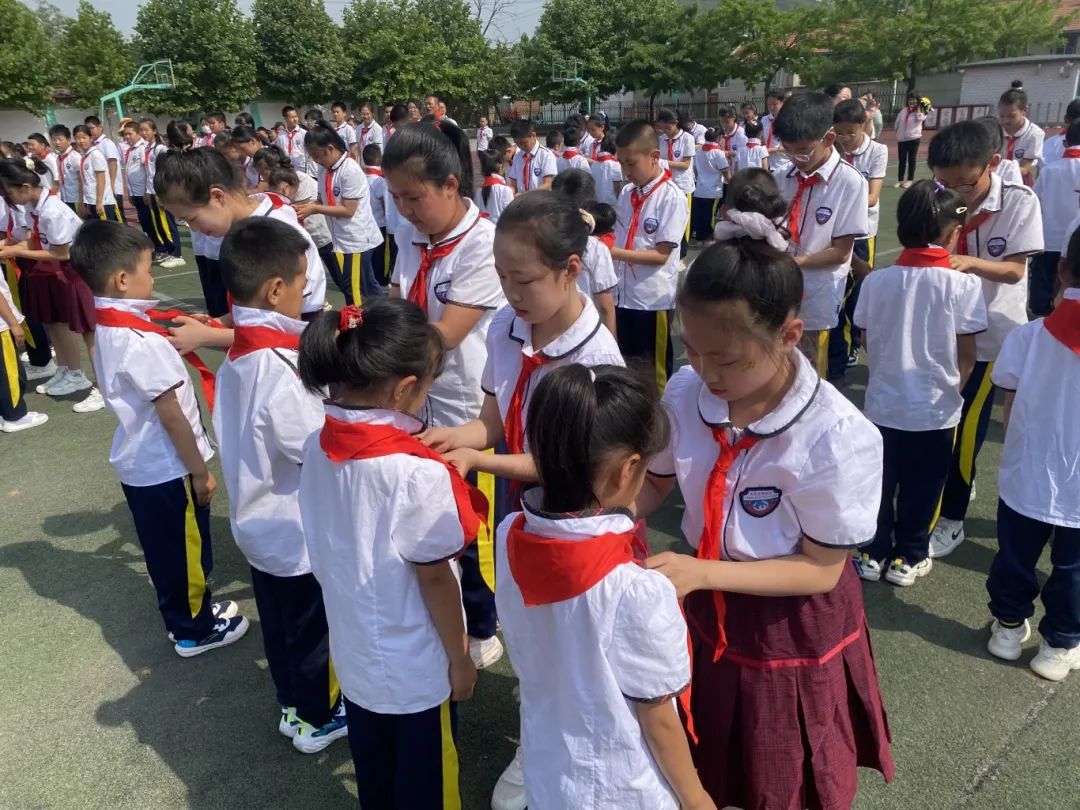 三十里堡小学(一小校区)“童心筑梦  共绘未来”主题大队会暨庆六一百米共绘活动 第12张