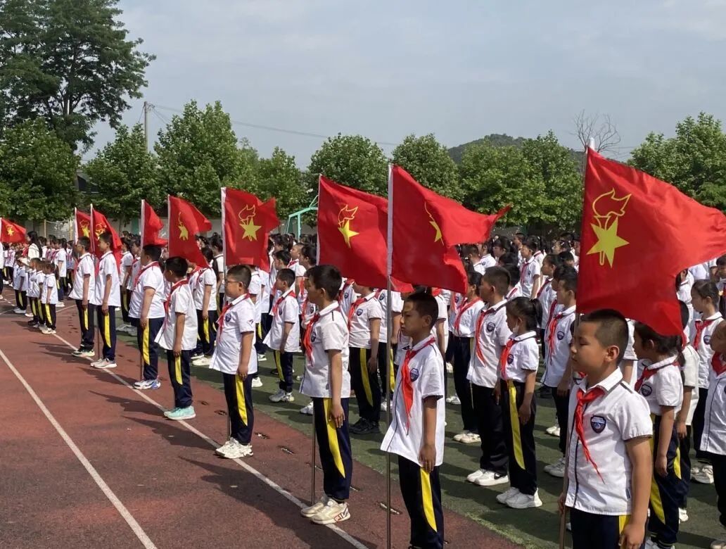 三十里堡小学(一小校区)“童心筑梦  共绘未来”主题大队会暨庆六一百米共绘活动 第9张