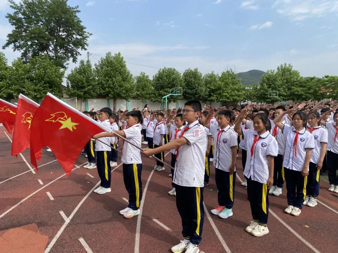 三十里堡小学(一小校区)“童心筑梦  共绘未来”主题大队会暨庆六一百米共绘活动 第4张