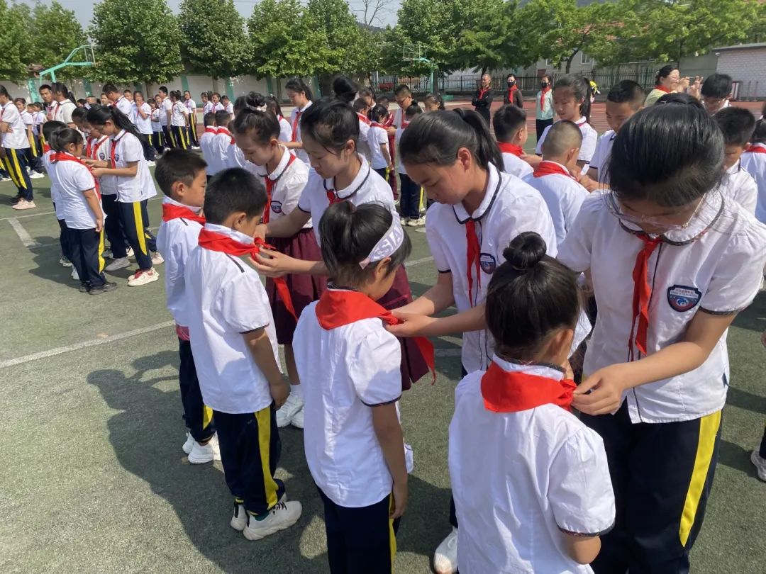 三十里堡小学(一小校区)“童心筑梦  共绘未来”主题大队会暨庆六一百米共绘活动 第15张