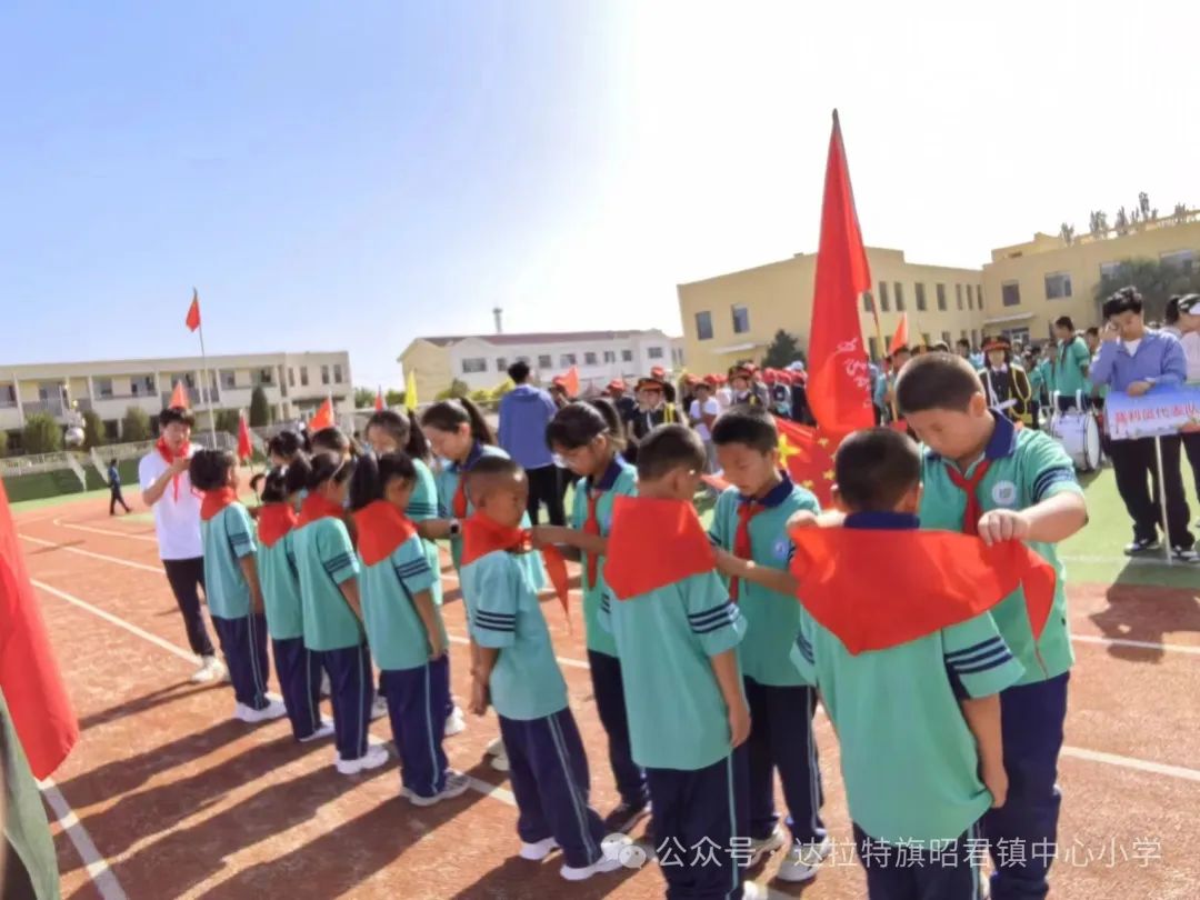 昭君镇中心小学“红领巾爱祖国——牢记嘱托 做有志少年”国际“六一”儿童节新队员入队仪式 第5张