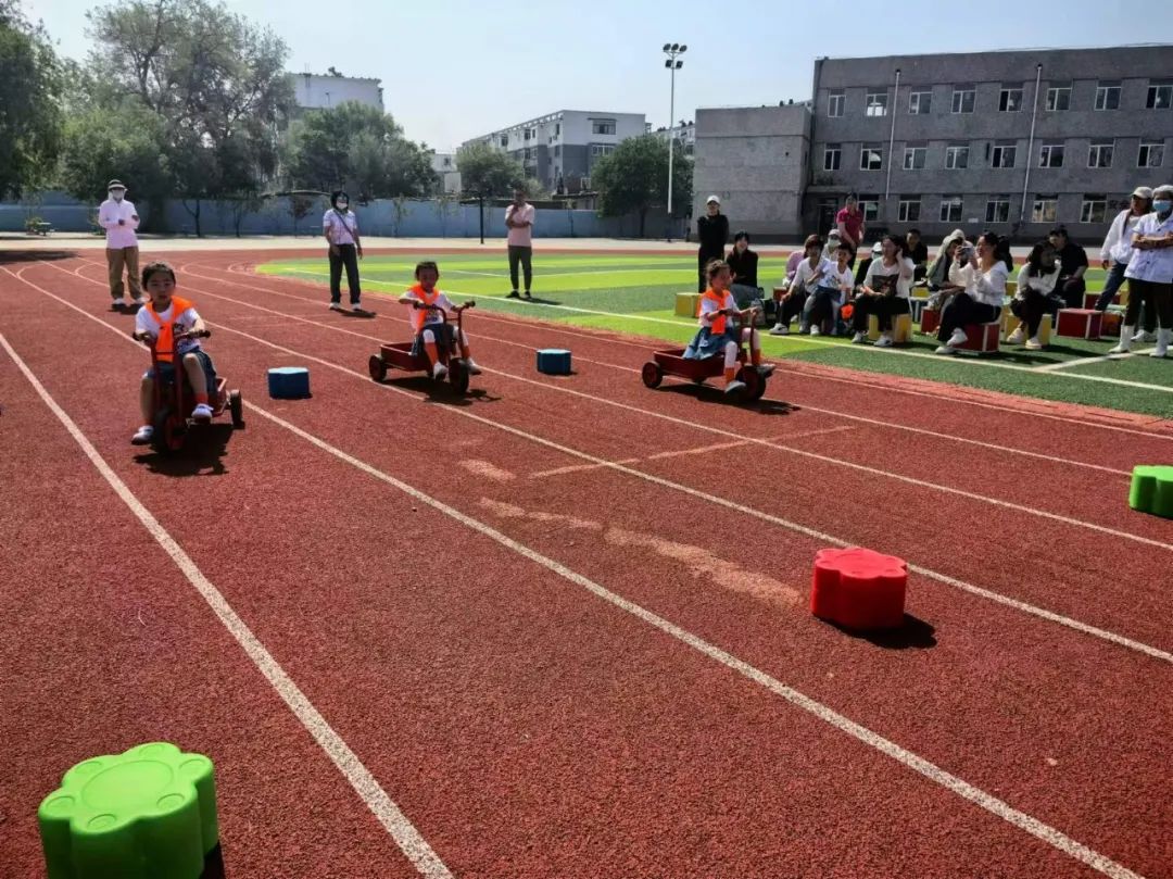 【创新·一小】新民市城区第一小学幼儿园“缤纷六一  童心飞扬”庆“六一”亲子运动会 第28张