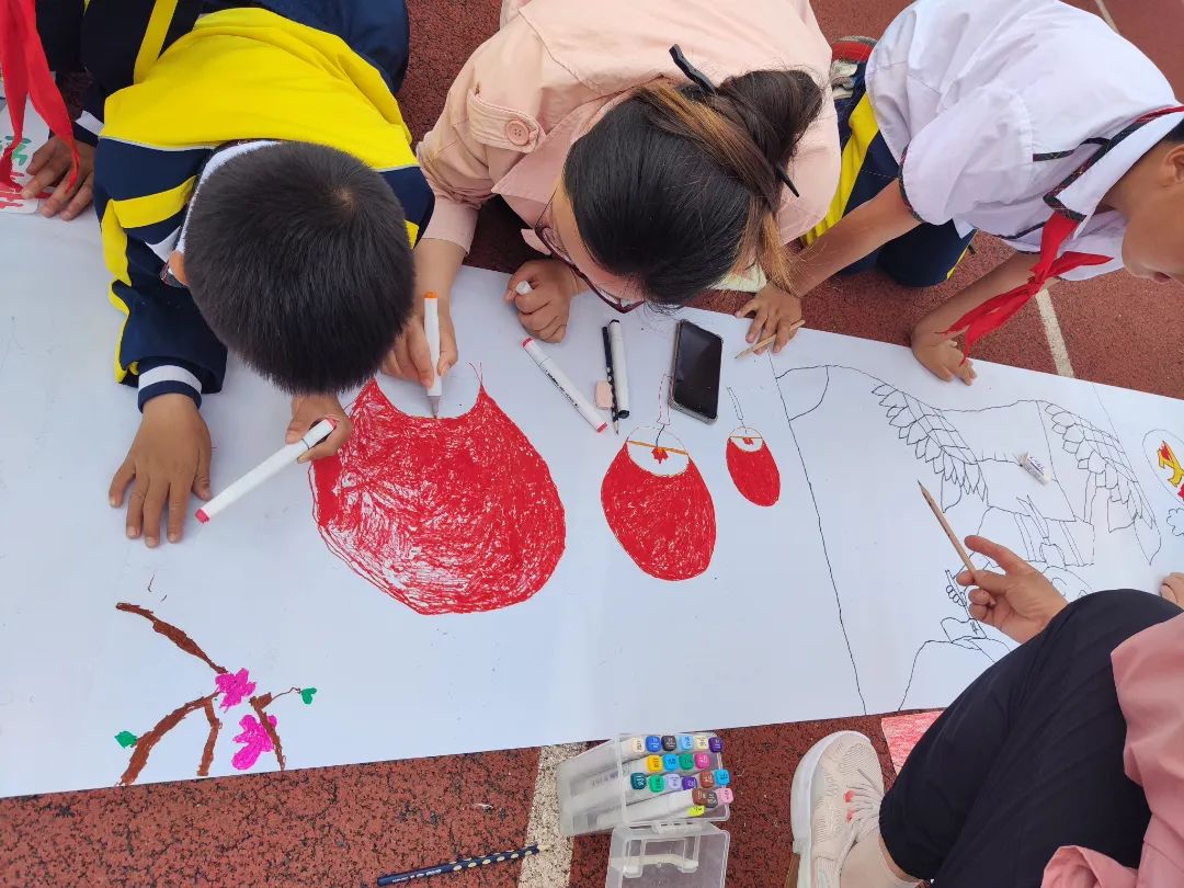 三十里堡小学(一小校区)“童心筑梦  共绘未来”主题大队会暨庆六一百米共绘活动 第76张