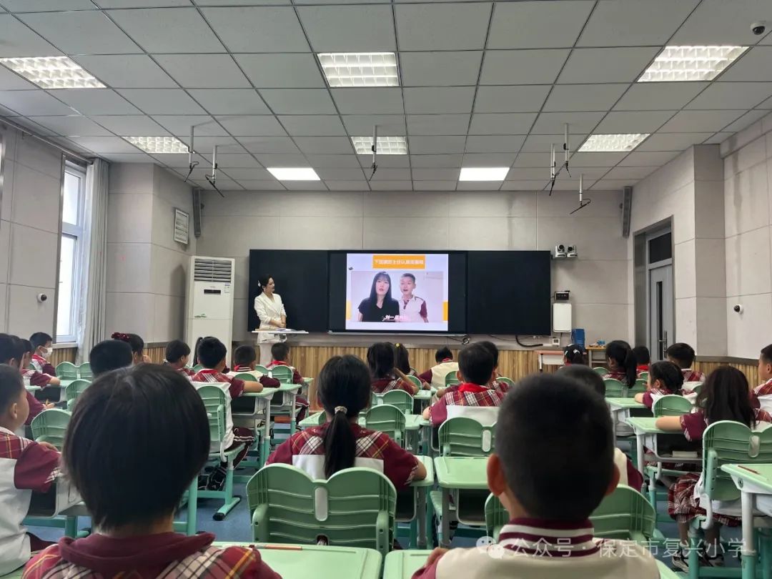 【多彩复兴】复兴小学第一届班主任节系列活动之三——家长“校园体验日” 第10张