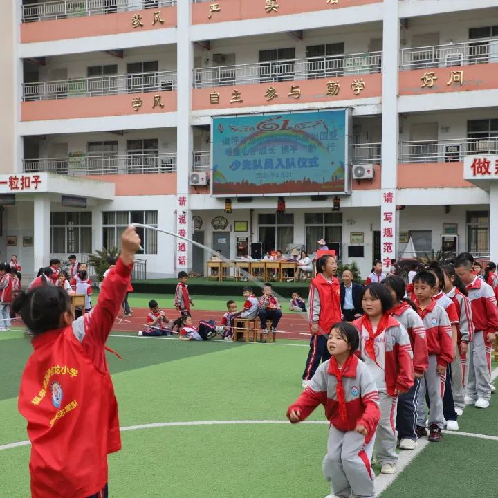 【校园动态】道坪谷龙小学“暖童心护成长 携手'黔'行”主题庆“六·一”文艺汇演 第47张