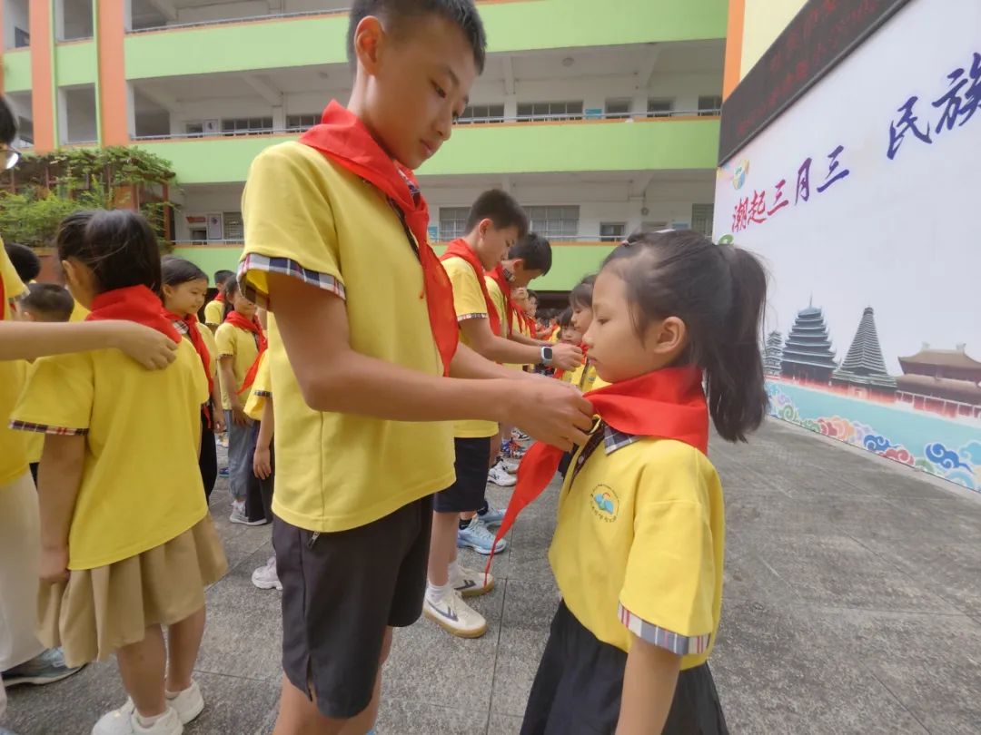 锦绣路小学【入队|静秀德育】“红领巾爱祖国  挺膺担当向未来”——2024年第一批少先队员入队仪式 第15张