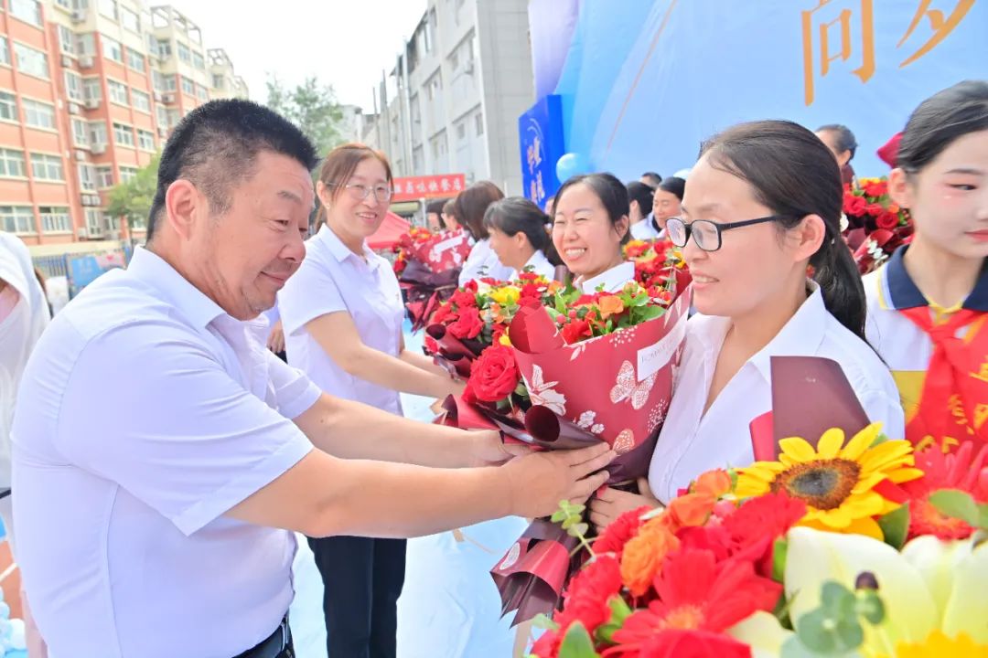 从实小出发  向梦想前行——盐湖区实验小学2024届六年级毕业典礼暨十二岁集体生日会 第54张