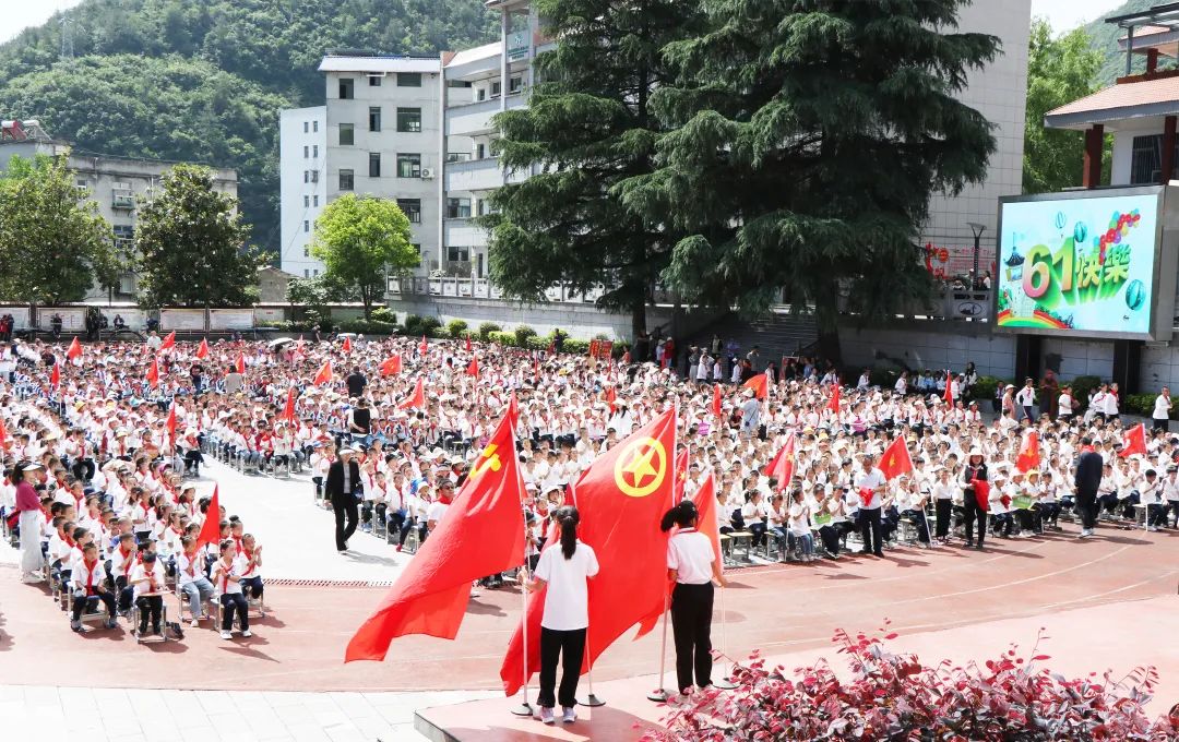 红领巾爱祖国:野三关镇民族中心小学教联体举行“六·一”庆祝活动【组图】 第3张