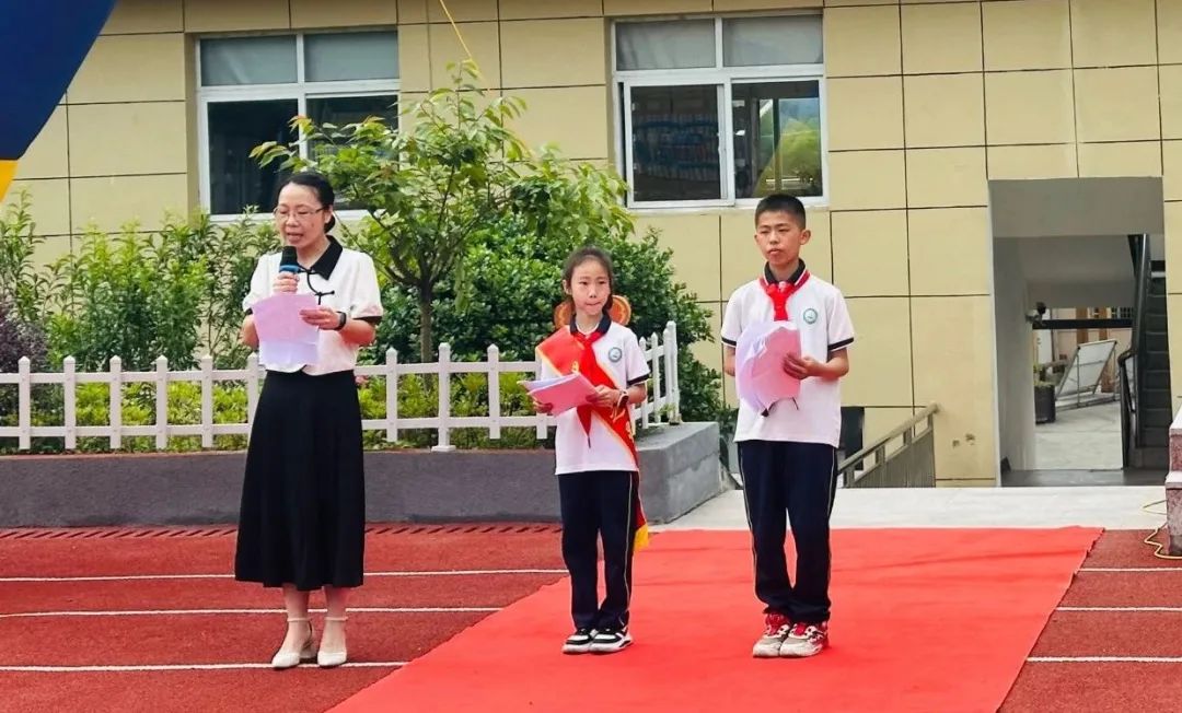 护航成长,与爱童行——月湖小学“学习之星”颁奖典礼暨浙商银行爱心公益庆六一、镇领导莅临我校进行“六一”慰问系列活动 第10张