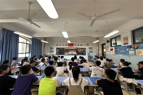 【艺体视界】华侨城小学举行“童心同趣 乐享未来”庆六一文艺汇演 第18张