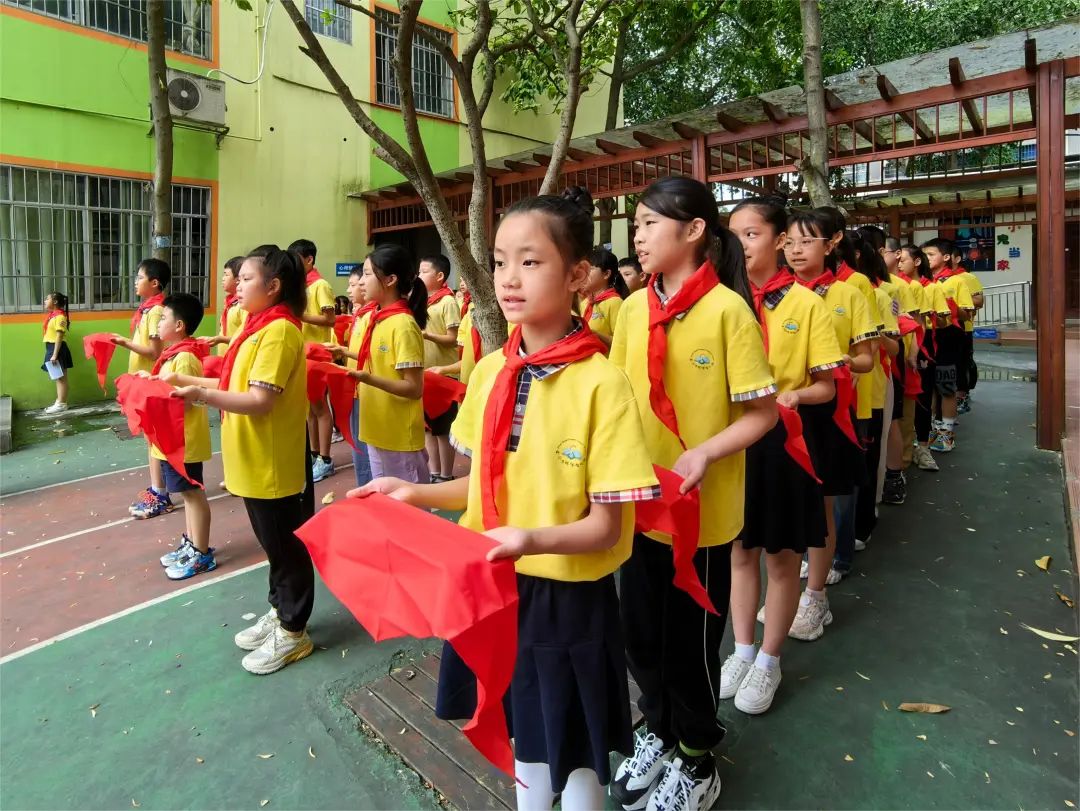 锦绣路小学【入队|静秀德育】“红领巾爱祖国  挺膺担当向未来”——2024年第一批少先队员入队仪式 第12张