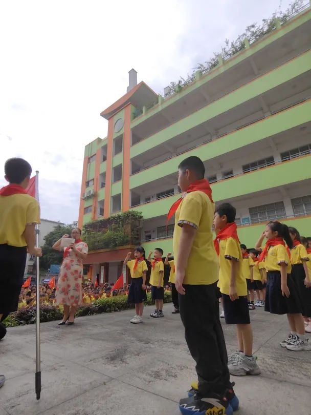 锦绣路小学【入队|静秀德育】“红领巾爱祖国  挺膺担当向未来”——2024年第一批少先队员入队仪式 第18张