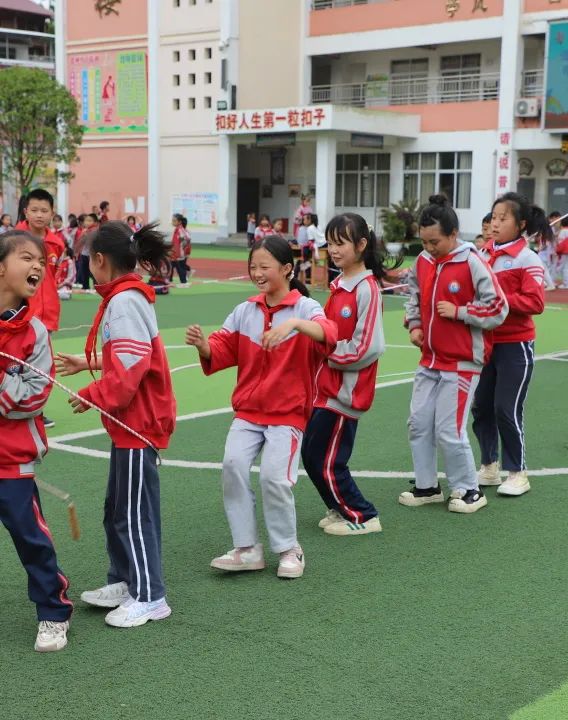 【校园动态】道坪谷龙小学“暖童心护成长 携手'黔'行”主题庆“六·一”文艺汇演 第46张