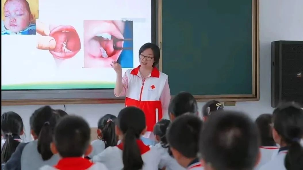 护航成长,与爱童行——月湖小学“学习之星”颁奖典礼暨浙商银行爱心公益庆六一、镇领导莅临我校进行“六一”慰问系列活动 第14张