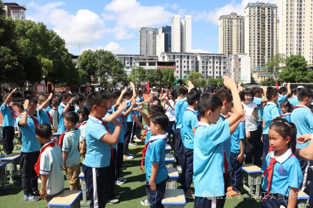 红领巾爱祖国——印江自治县小学第一集团举行2023级首批新队员入队仪式 第31张