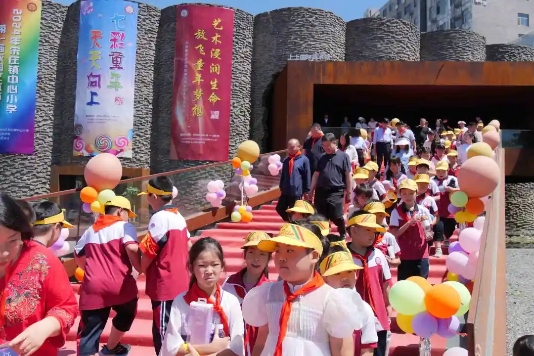 七彩童年 天天向上 | 宋庄镇中心小学校园艺术节在上上国际美术馆开幕 第49张