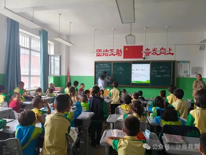 参观小学初体验  幼小衔接零距离——沙雅县海楼镇中心幼儿园组织大班幼儿走进沙雅县海楼镇中心校开启参观小学之旅 第4张