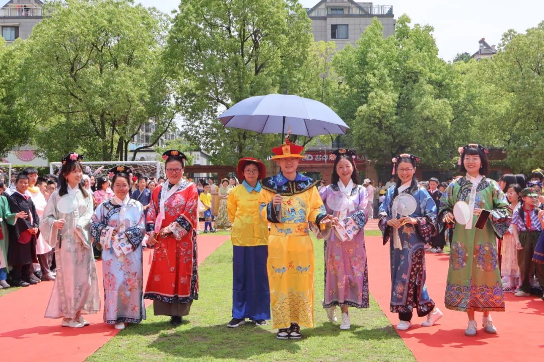 走秀、展演、义卖街……这所小学的艺术节太好玩! 第14张