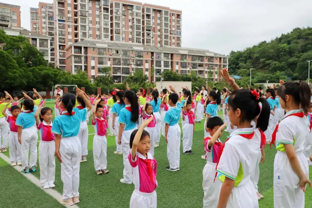 红领巾爱祖国 ——赣州市红旗大道第二小学少先队新队员入队仪式 第33张