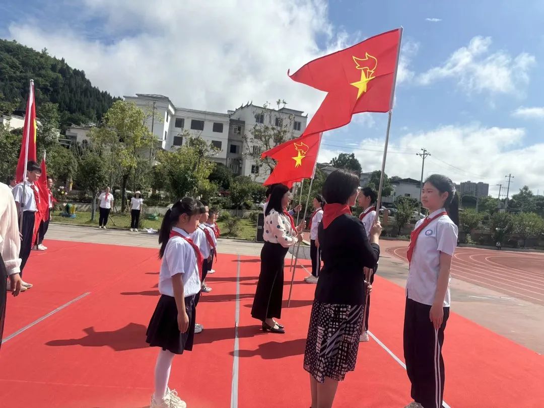 铜仁市第二十小学(学院附小)“红领巾爱祖国”新队员入队暨“六一”文艺汇演主题活动 第58张