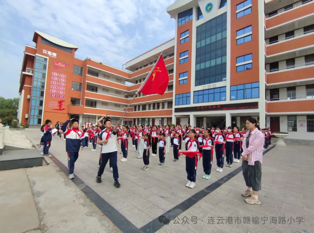 红领巾爱祖国——宁海路小学一年级新队员入队仪式 第11张