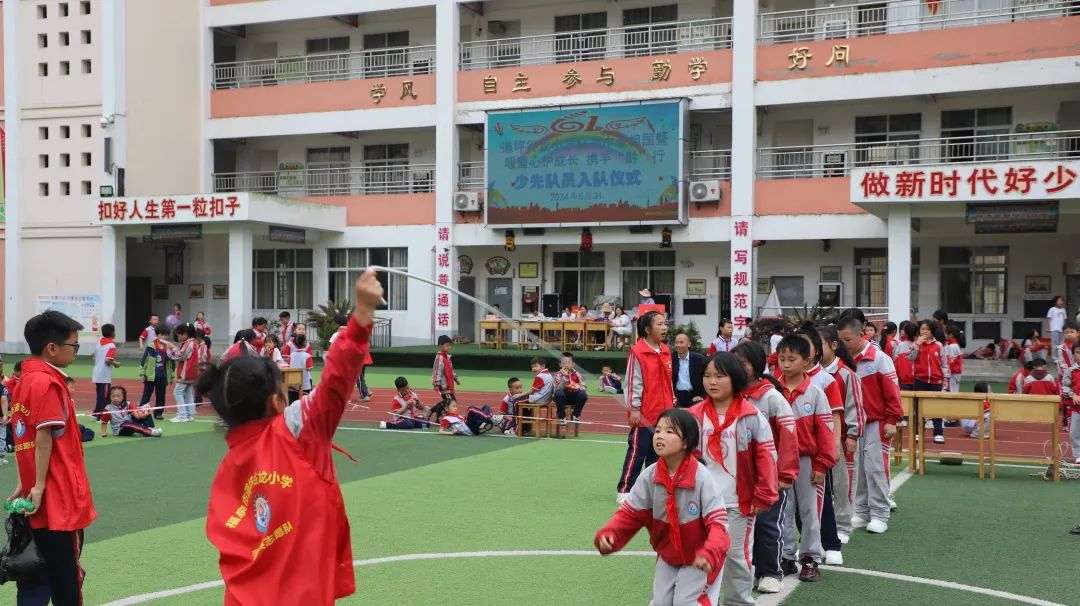 【校园动态】道坪谷龙小学“暖童心护成长 携手'黔'行”主题庆“六·一”文艺汇演 第52张