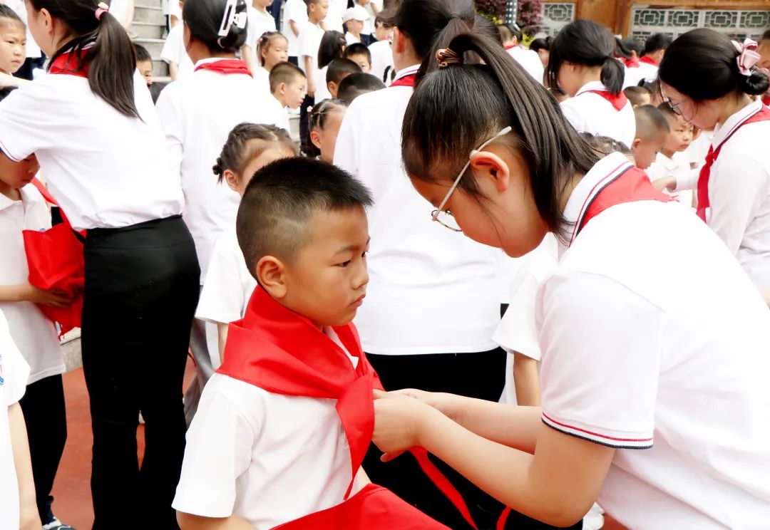 红领巾爱祖国:野三关镇民族中心小学教联体举行“六·一”庆祝活动【组图】 第9张