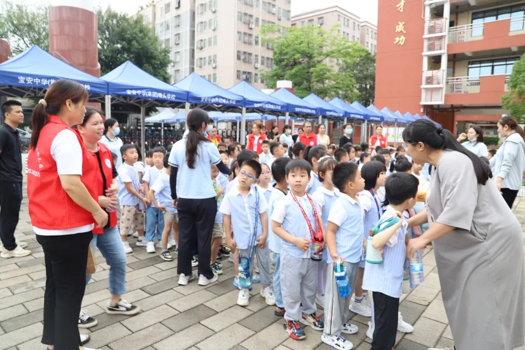 你好 小学!——石岩应人石第二幼儿园参观小学活动 第20张