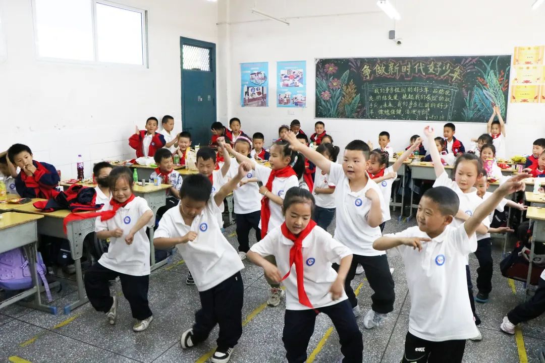 红领巾爱祖国:野三关镇民族中心小学教联体举行“六·一”庆祝活动【组图】 第38张