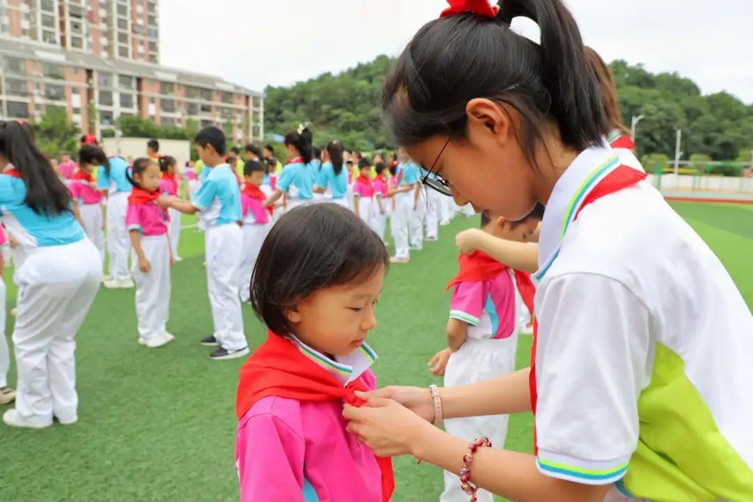 红领巾爱祖国 ——赣州市红旗大道第二小学少先队新队员入队仪式 第31张