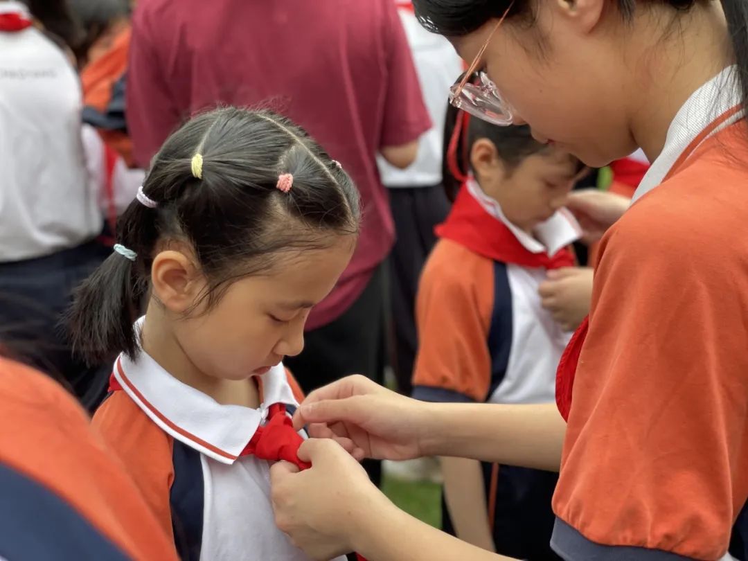 红领巾爱祖国——朝阳小学一年级第一批新队员入队仪式 第13张