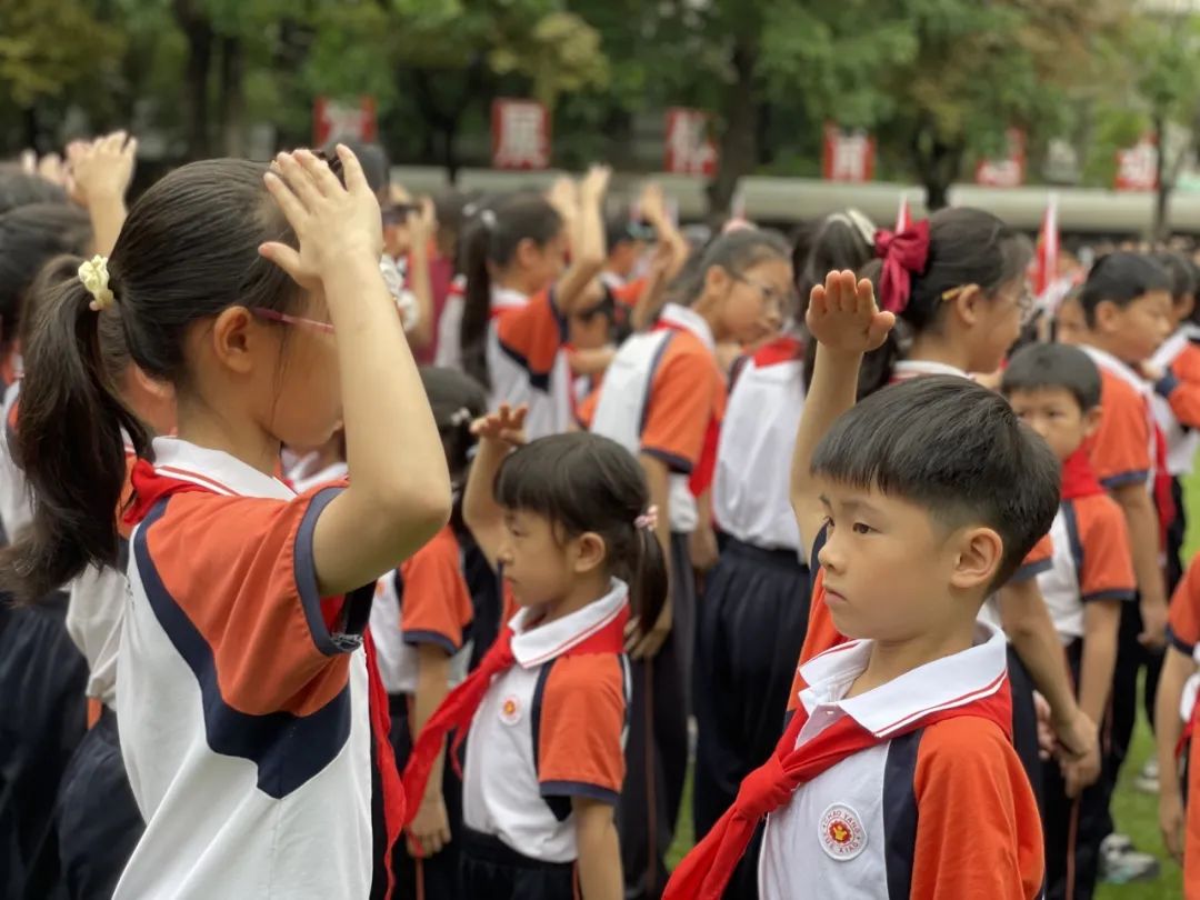 红领巾爱祖国——朝阳小学一年级第一批新队员入队仪式 第14张