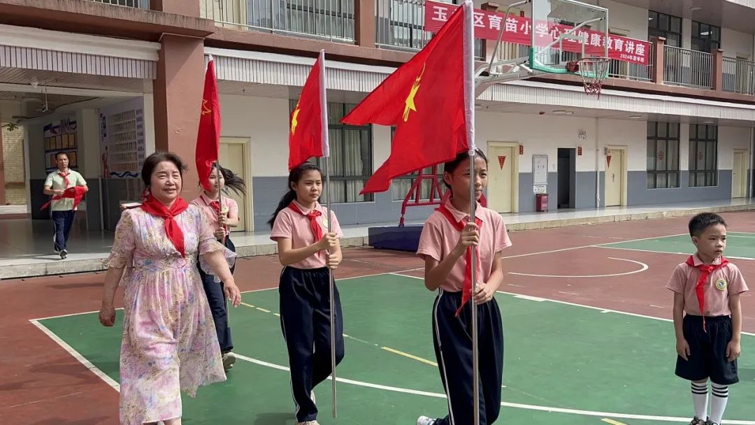 你好,少先队!——玉州区育苗小学2024年春一年级入队仪式 第17张