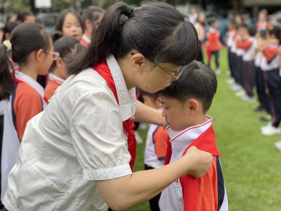 红领巾爱祖国——朝阳小学一年级第一批新队员入队仪式 第12张