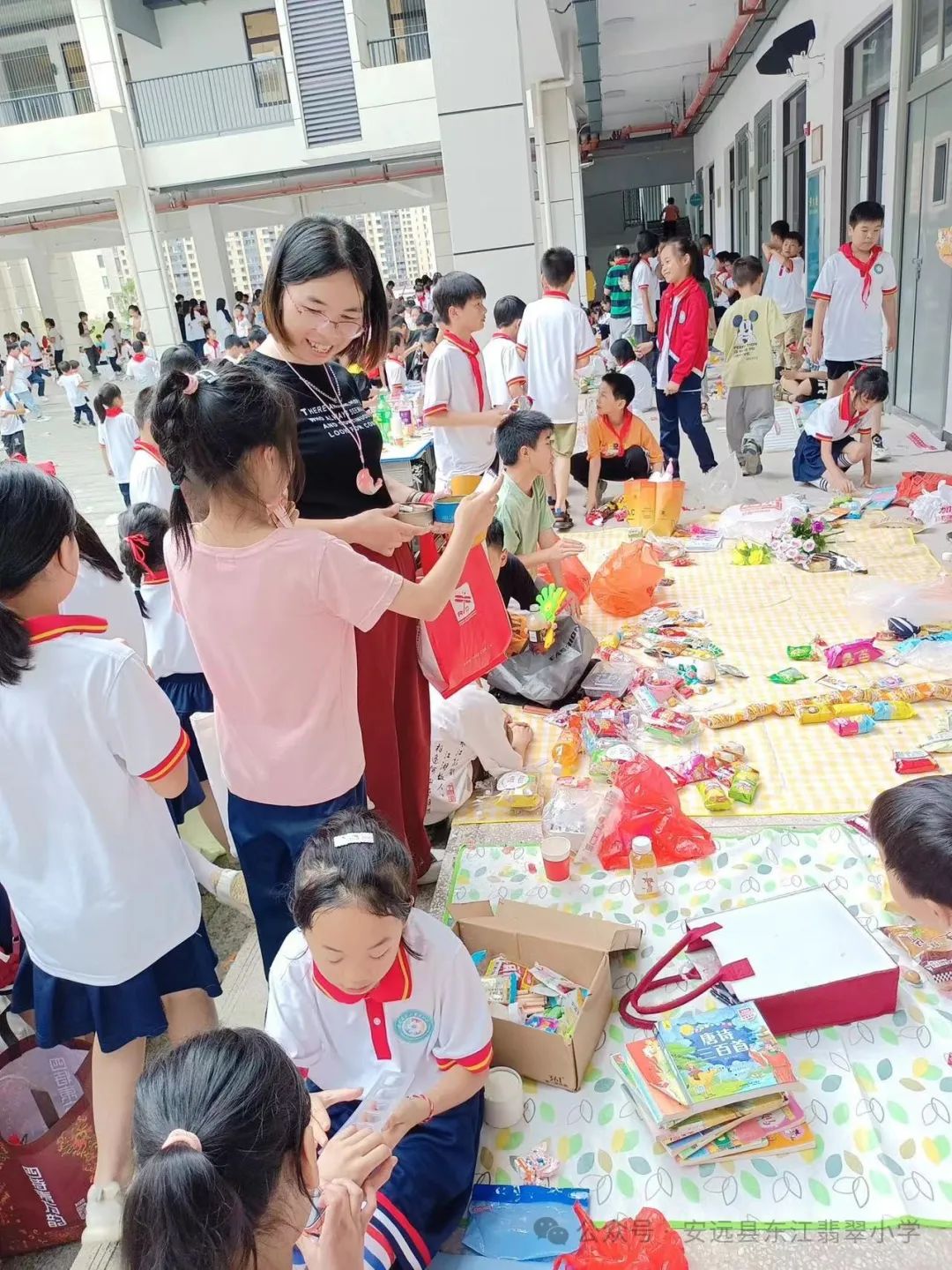 红领巾爱祖国——安远县东江翡翠小学跳蚤市场活动纪实 第8张